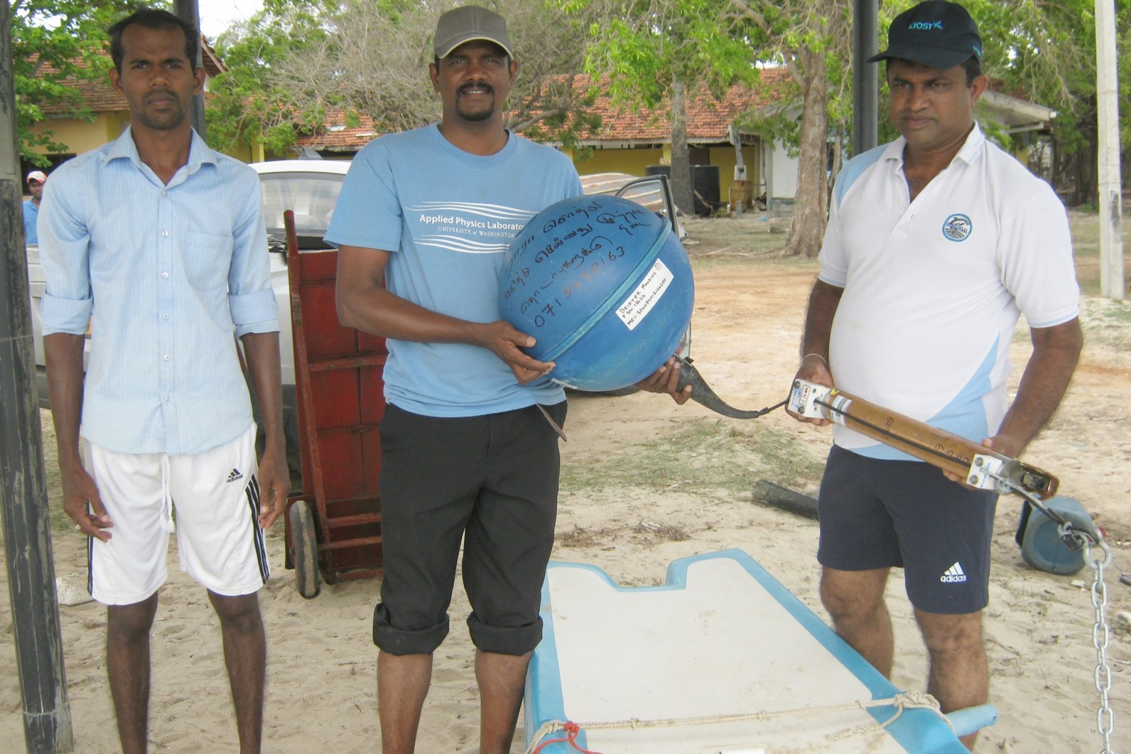 NARA staff prepare to deploy a Mini-Mooring for a pilot project in Puttalam Lagoon, Sri Lanka